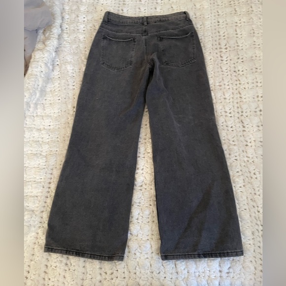 EDIKTED Petite Raelynn Washed Low Rise Jeans - Picture 4 of 6